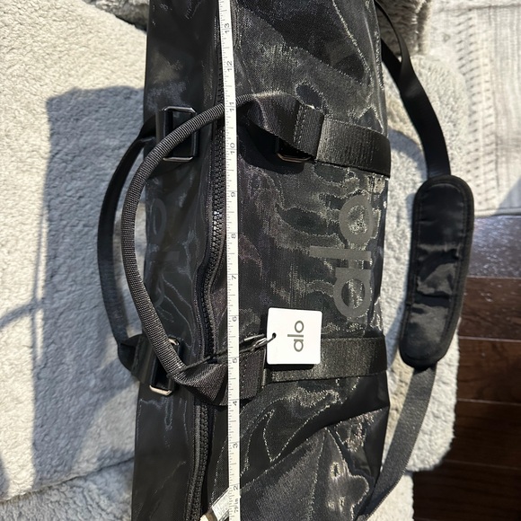 ALO Yoga Black Duffel Bag - Picture 2 of 5